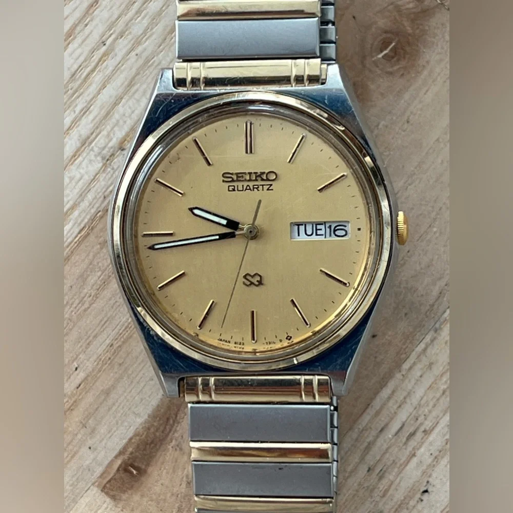Seiko SQ Men’s Watch Vintage Gold Dial Day Date Window Two-Tone Stretch Bracelet